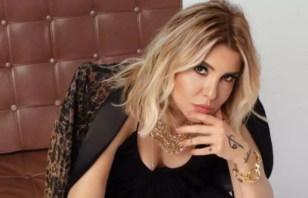 Gülben Ergen: Müzik ve Televizyon Dünyasının Parlayan Yıldızı