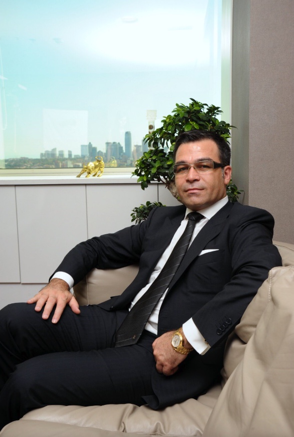 Nihat Özçelik