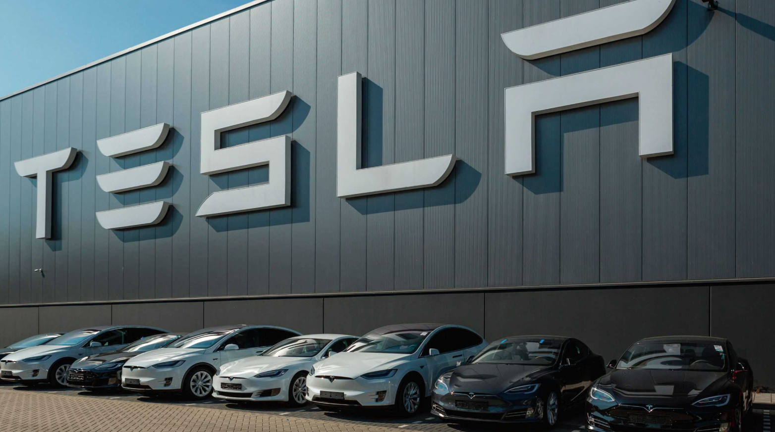 Tesla, İstanbul’da Yeni Showroom Mağazasını Açtı!