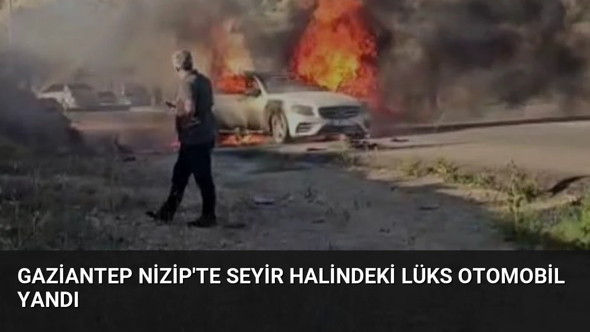 Gaziantep Nizip’te Seyir Halindeki Lüks Otomobil Yandı
