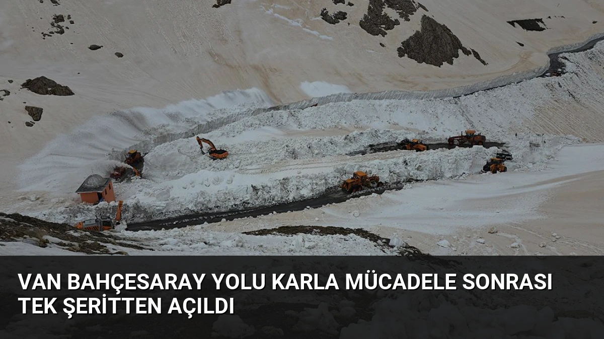 Van Bahçesaray Yolu Karla Mücadele Sonrası Tek Şeritten Açıldı
